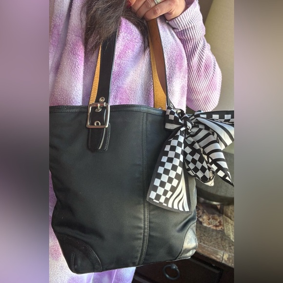 Authentic COACH 1941 (VINTAGE) leather/canvas zip top closure shoulder bag - Picture 6 of 11